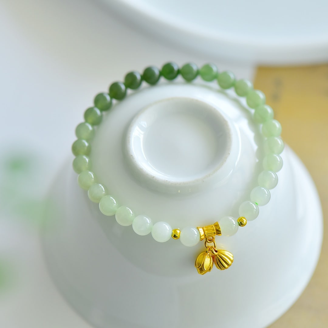 An Exquisite Greenish Jade Bracelets - 4