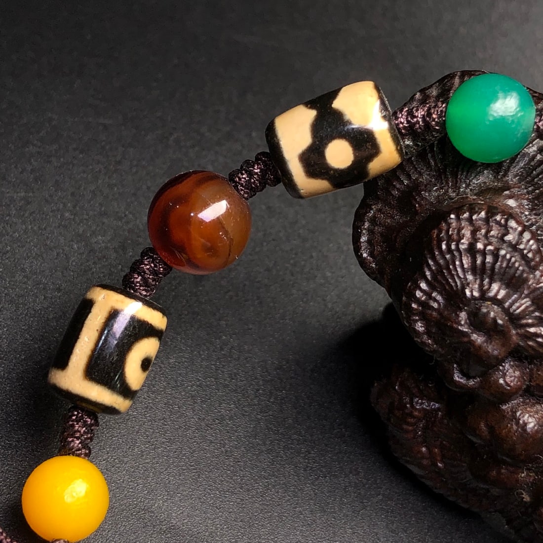 An Exquisite Dzi Bead Bracelets - 7