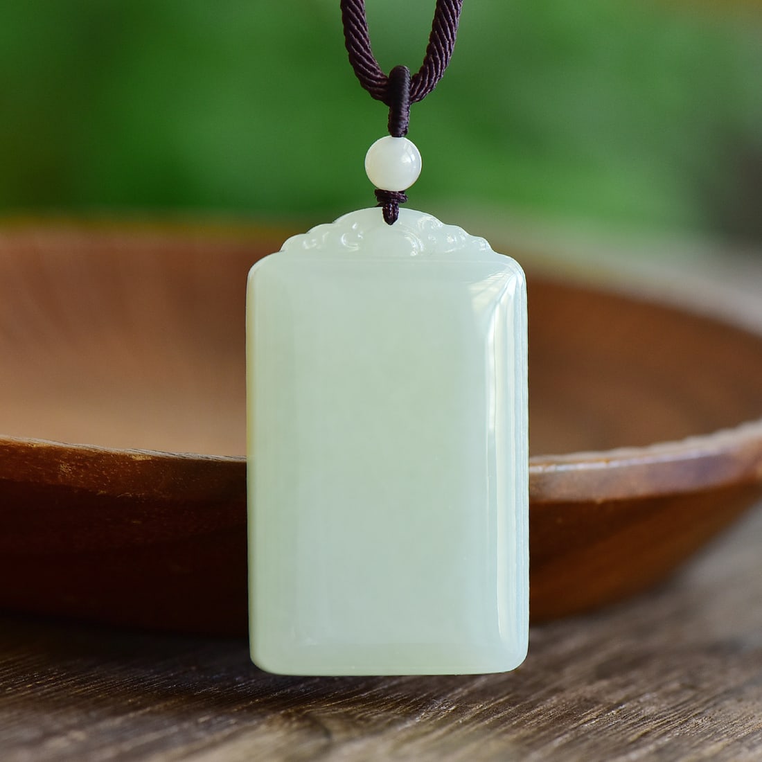 An Exquisite White Jade Pendant: An Exquisite White Jade Pendant,Size:50mmx30mmx9mm 寓意:保佑平安吉祥 事事顺利 白玉吊坠