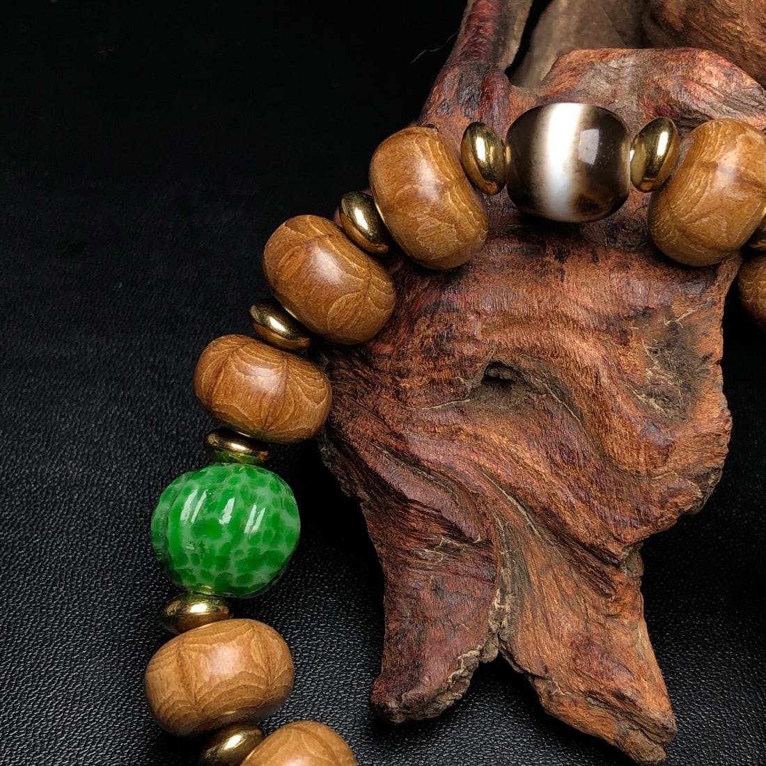 An Exquisite Dzi Bead Bracelets - 7