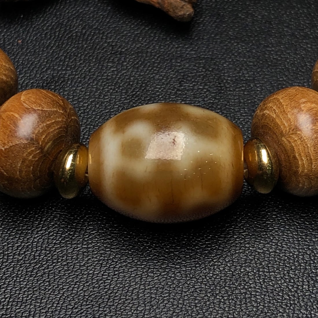 An Exquisite Dzi Bead Bracelets - 9