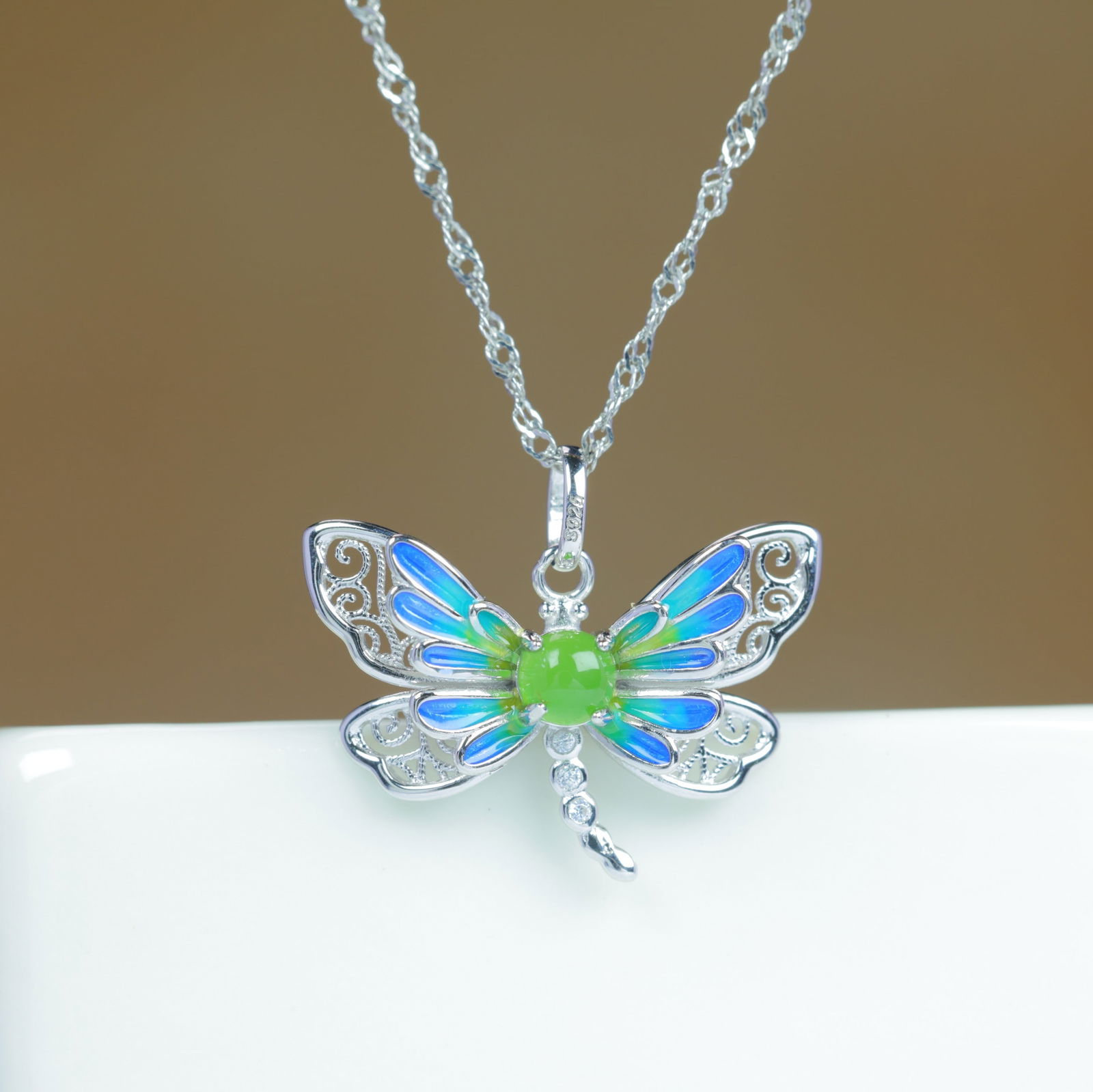 An Exquisite Sterling Silver Inlaid White Jade Pendant , Inlaid Diamond: Sterling Silver Inlaid White Jade Pendant , Inlaid Diamond , Size :4mmx4mm 纯银镶白玉吊坠,嵌钻石,尺寸:4mmx4mm