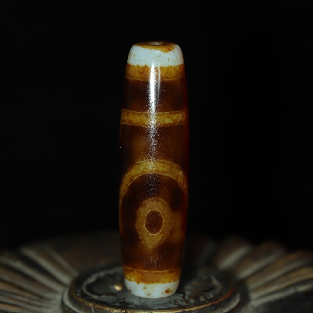 An Exquisite Two Eyes Dzi Bead Pendant (1 of 9)