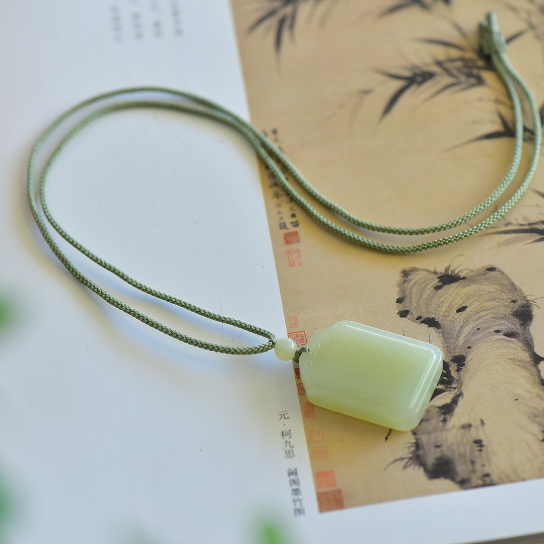 An Exquisite White Jade Pendant: An Exquisite White Jade Pendant,Size:35mmx25mmx10mm 寓意:保佑平安吉祥 事事顺利 白玉吊坠