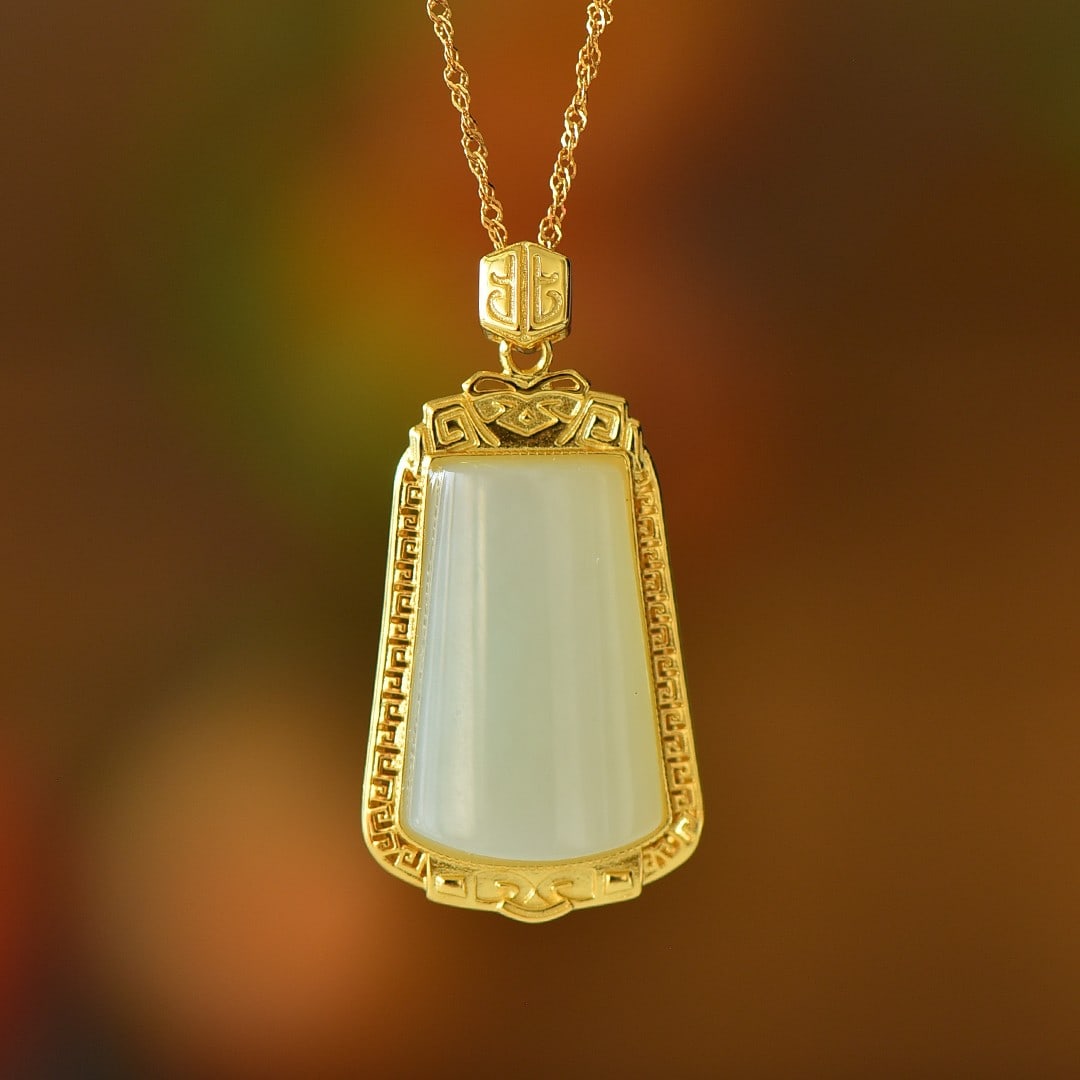 An Exquisite Sterling Silver-Gold Plated Inlaid White Jade Pendant: An Exquisite Sterling Silver-Gold Plated Inlaid White Jade Pendant,Size:15mmx23mm 纯银镀金镶白玉吊坠