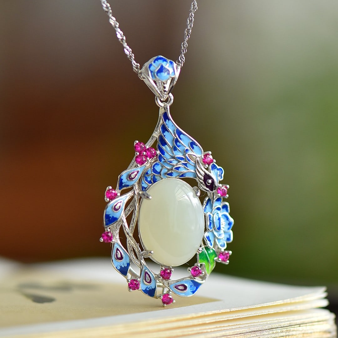 An Exquisite Sterling Silver Inlaid White Jade Pendant,Inlaid Diamond: An Exquisite Sterling Silver Inlaid White Jade Pendant,Inlaid Diamond,Size:15mmx20mm 纯银镶白玉吊坠，嵌钻石