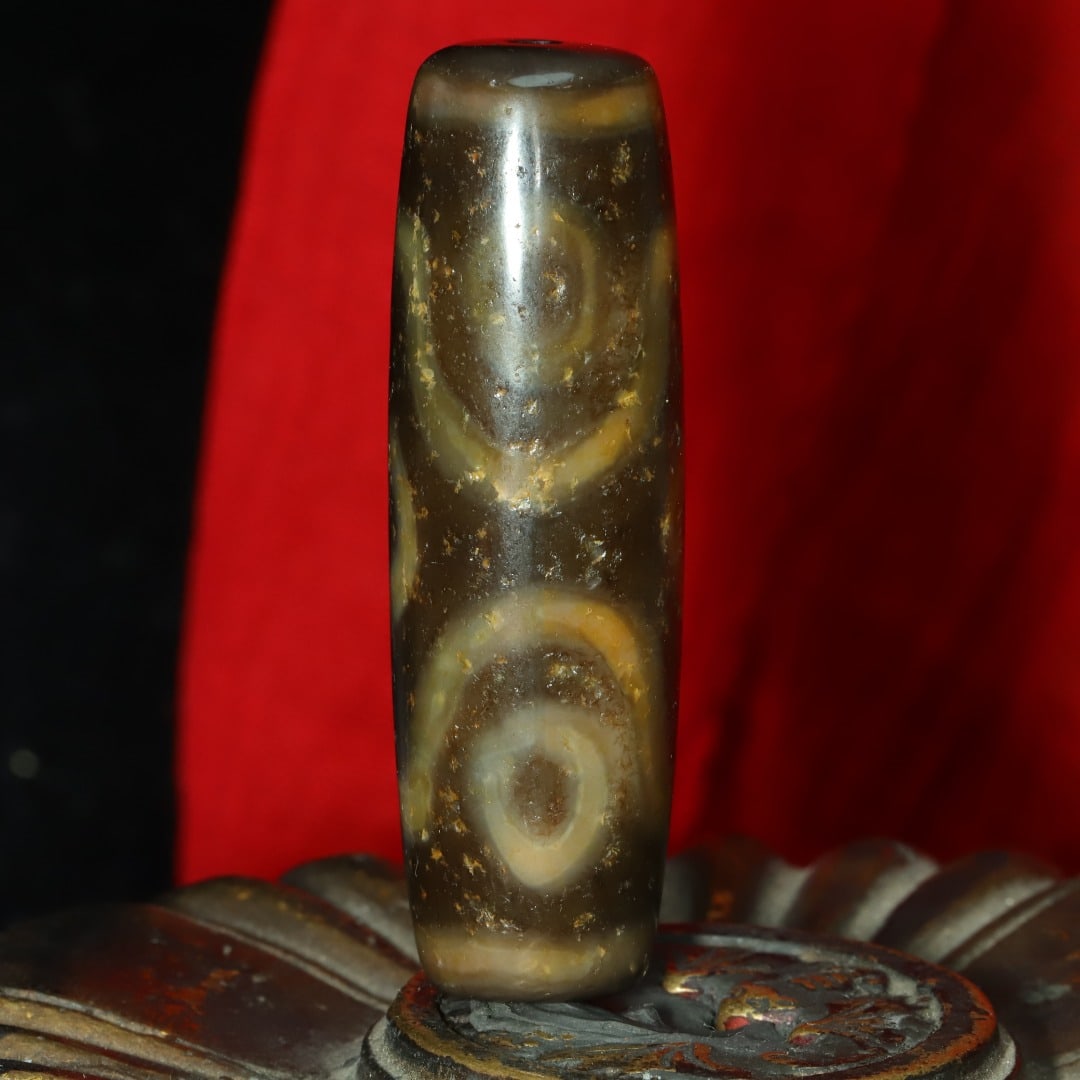 An Exquisite Six Eyes Dzi Bead Pendant (1 of 9)