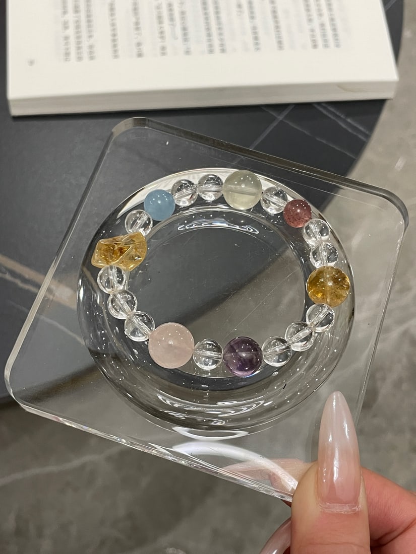 An Exquisite Crystal Bracelets - 10