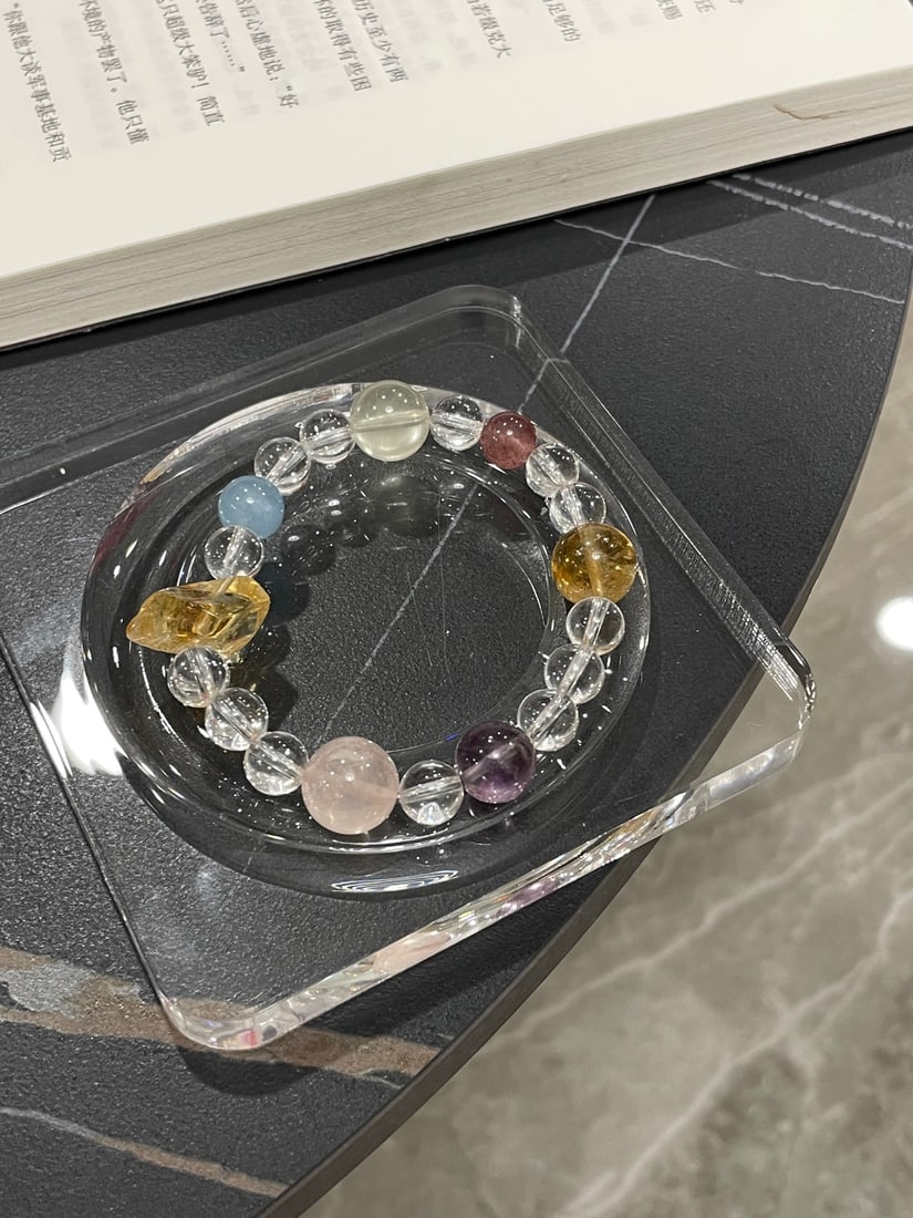 An Exquisite Crystal Bracelets - 11