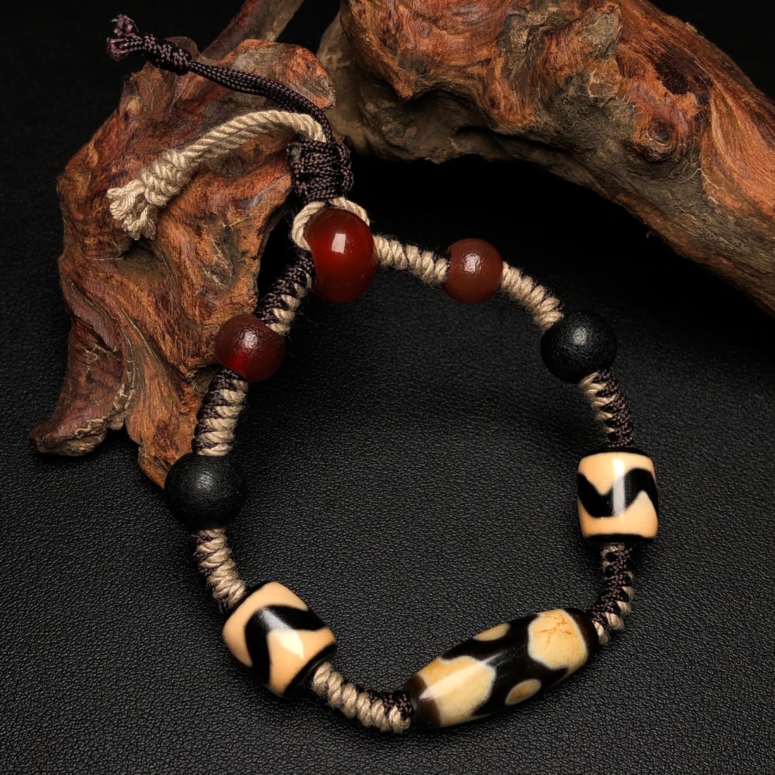 An Exquisite Dzi Bead Bracelets - 3