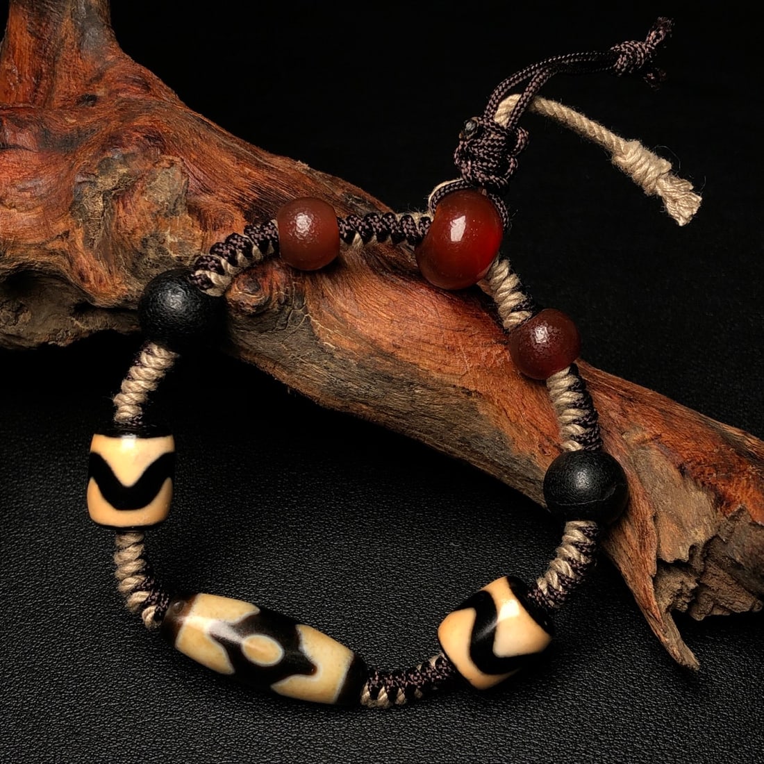 An Exquisite Dzi Bead Bracelets - 5