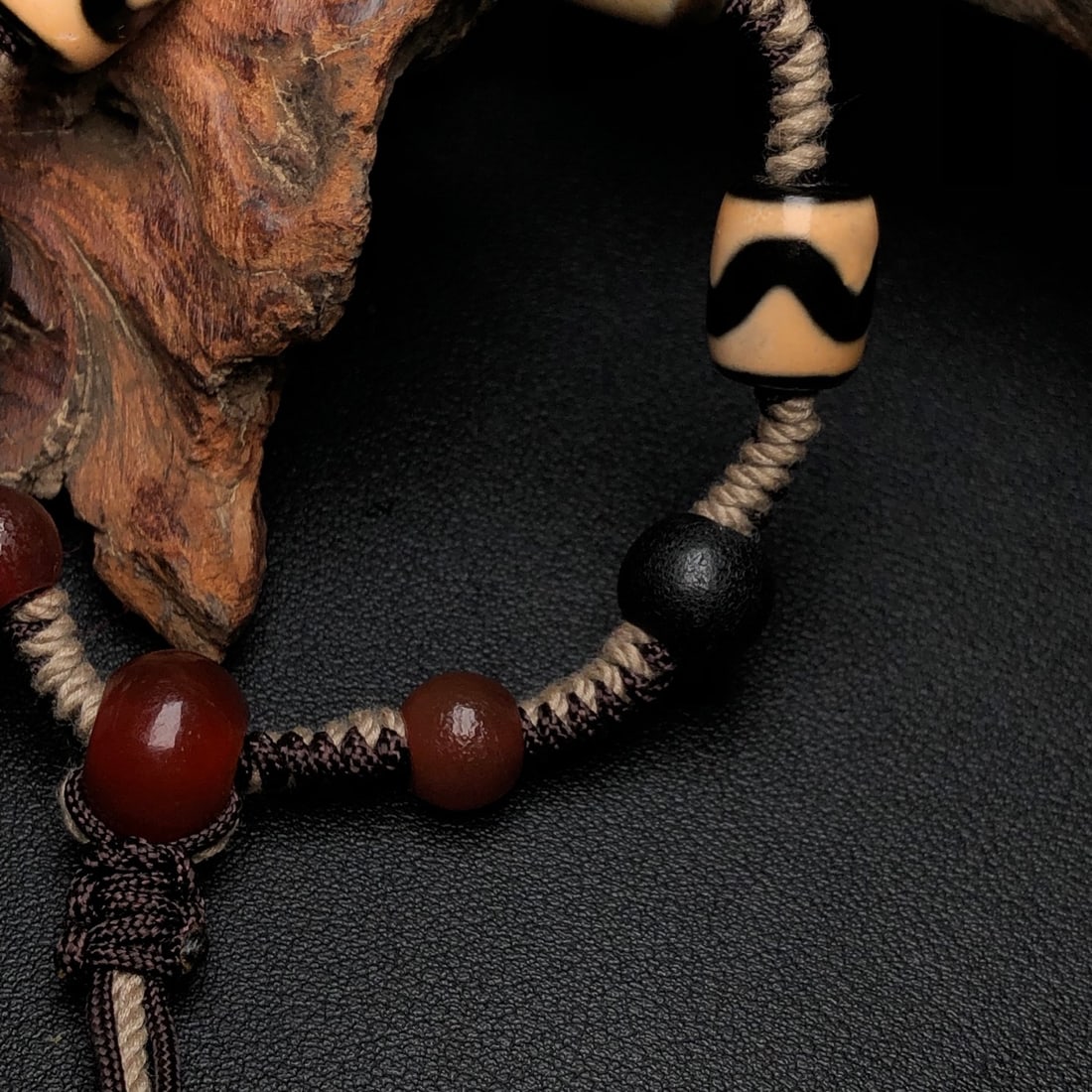 An Exquisite Dzi Bead Bracelets - 8