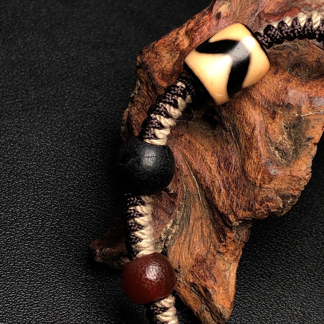 An Exquisite Dzi Bead Bracelets - 9