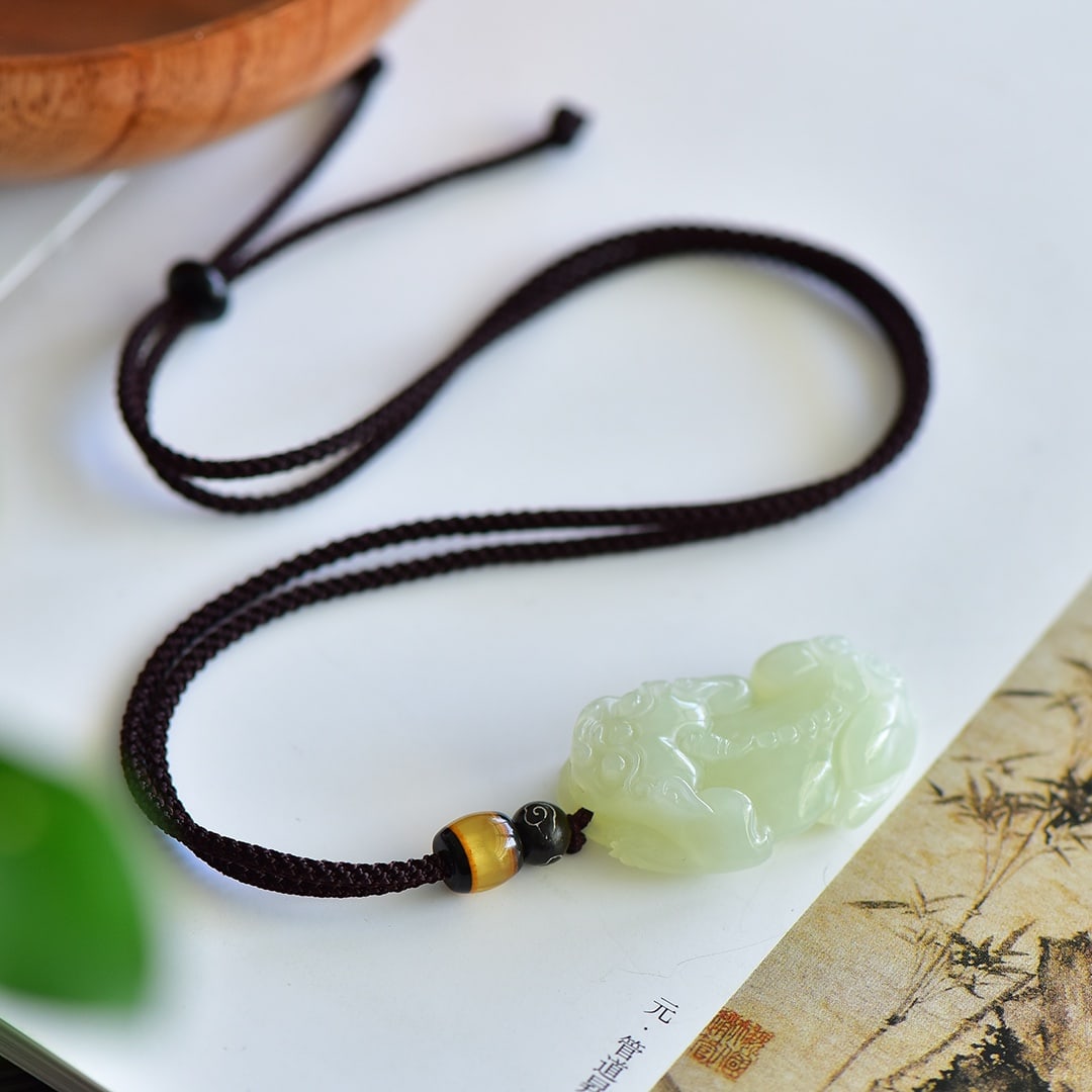 An Exquisite White Jade Auspicious Beast Pendant: An Exquisite White Jade Auspicious Beast Pendant,Size:22mmx40mm 白玉瑞兽吊坠