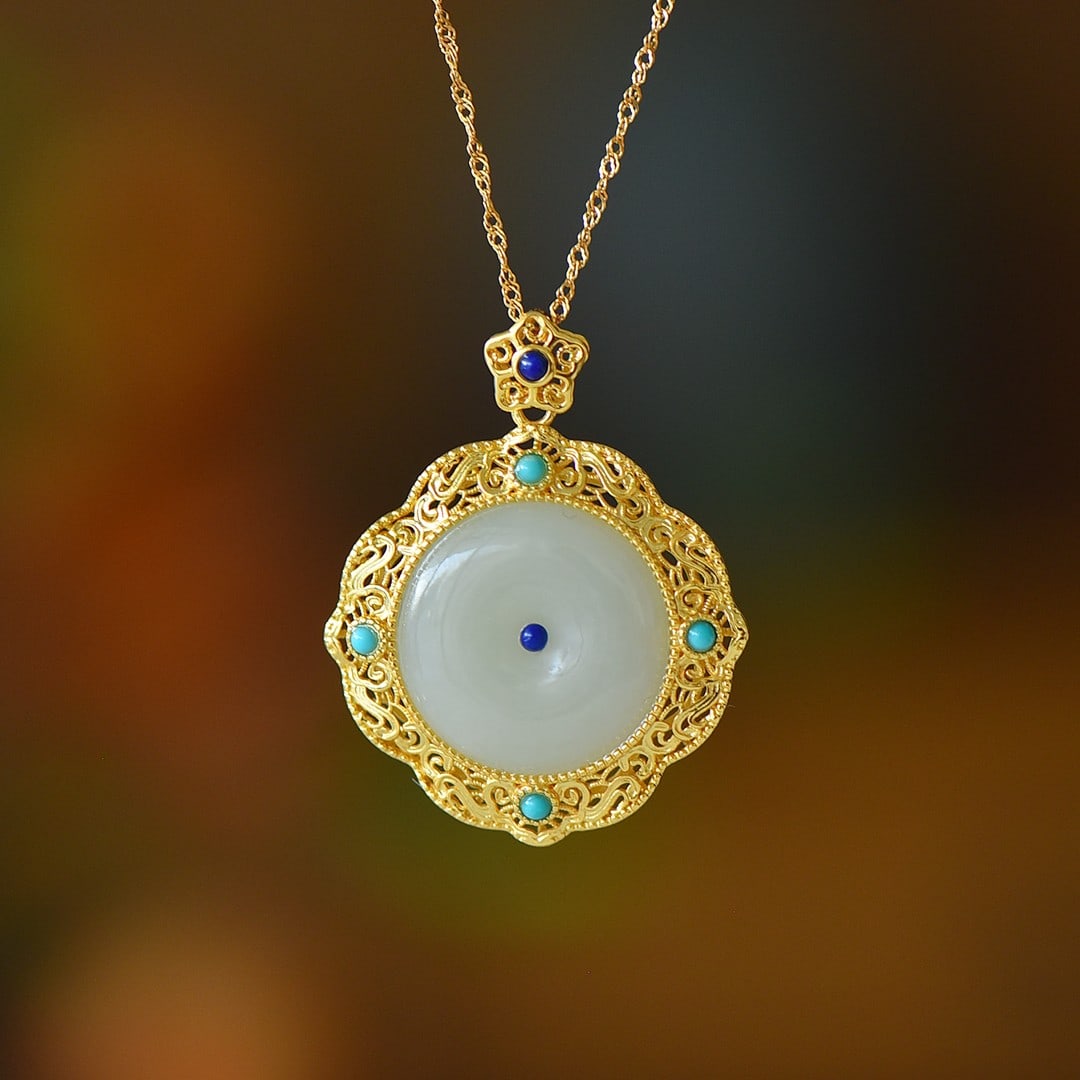 An Exquisite Sterling Silver-Gold Plated Inlaid White Jade Pendant: An Exquisite Sterling Silver-Gold Plated Inlaid White Jade Pendant,Size:20mmx20mm 纯银镀金镶白玉吊坠