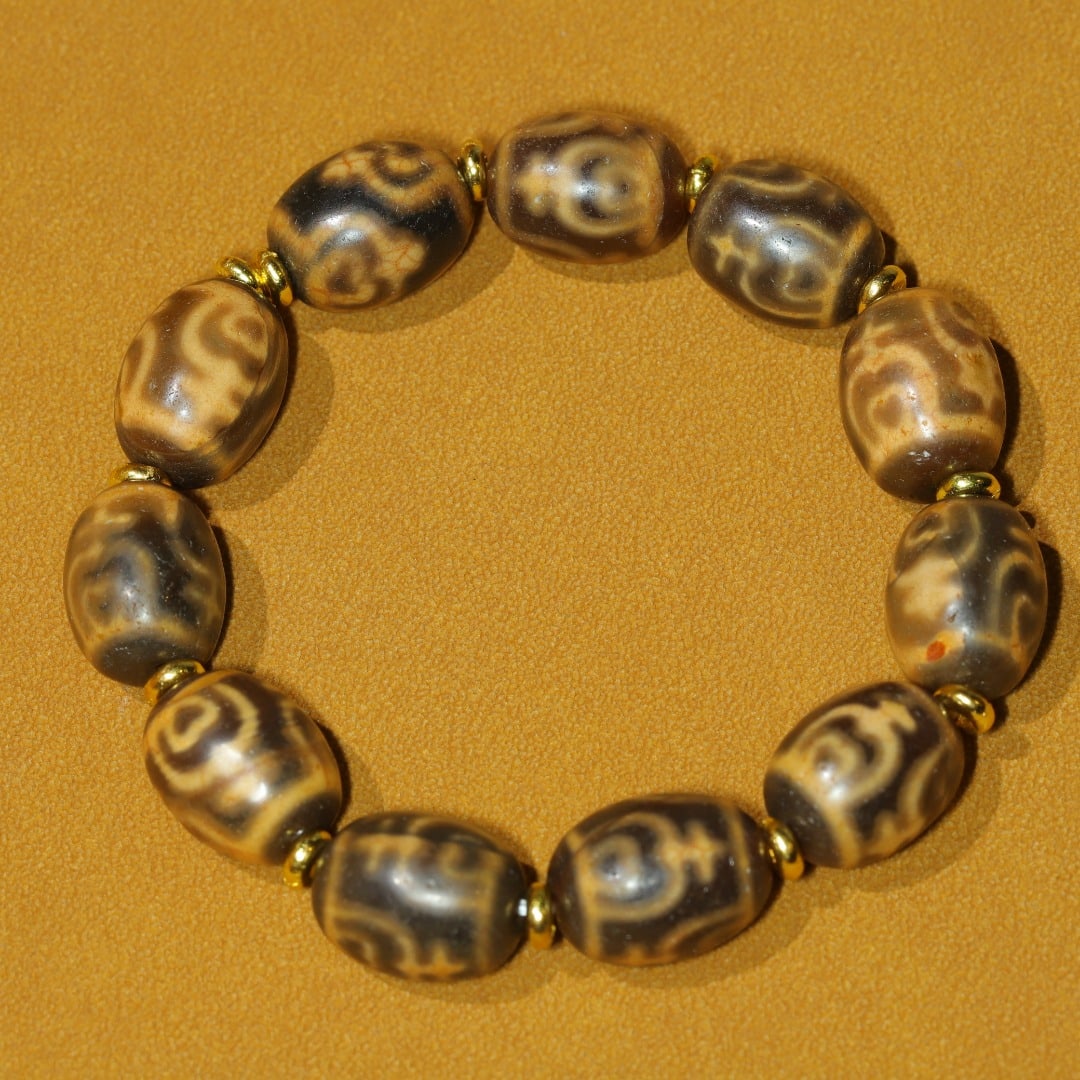 An Exquisite Dzi Bead Bracelets - 3