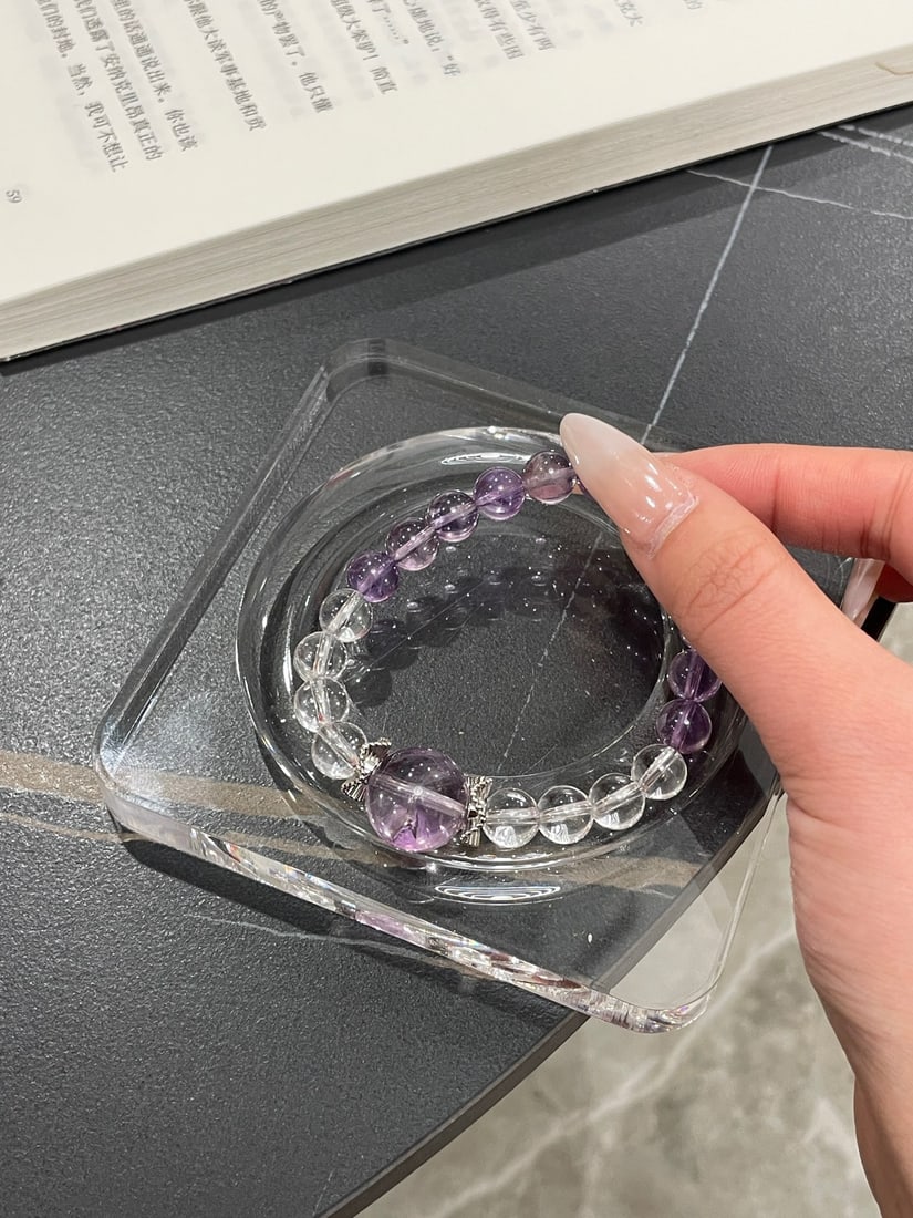 An Exquisite Crystal Bracelets - 10