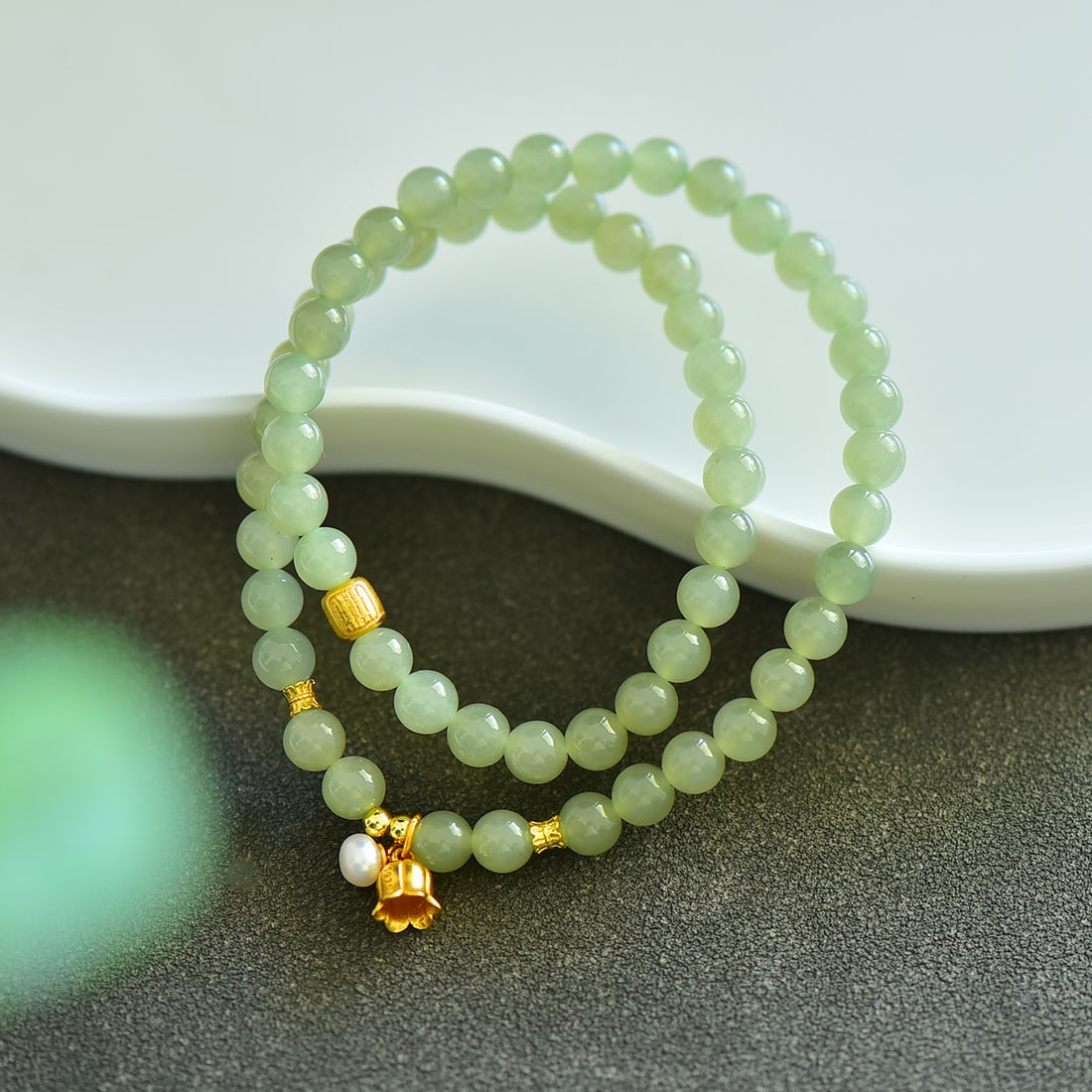 An Exquisite Greenish Jade Bracelets - 4