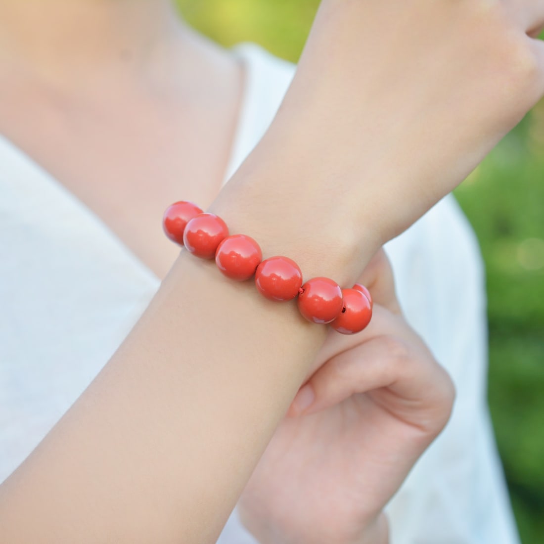 An Exquisite Cinnabar Bracelets: An Exquisite Cinnabar Bracelets,Size:14mmx14mm (寓意)吉祥招财喜庆、驱邪避凶 朱砂手串