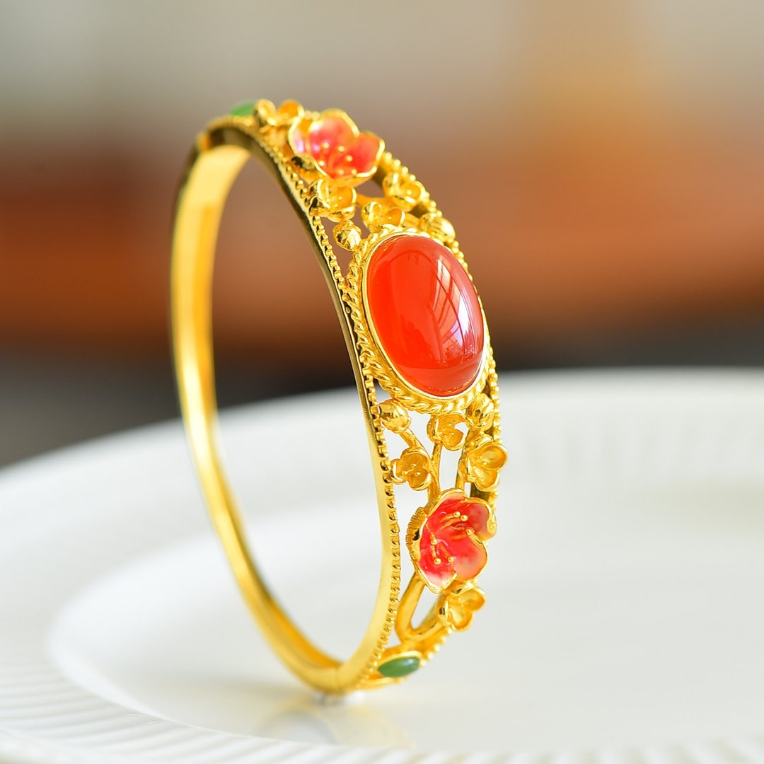 An Exquisite Sterling Silver-Gold Plated Inlaid Agate Bracelets: An Exquisite Sterling Silver-Gold Plated Inlaid Agate Bracelets,Size:13mmx18mm 纯银镀金镶玛瑙手镯