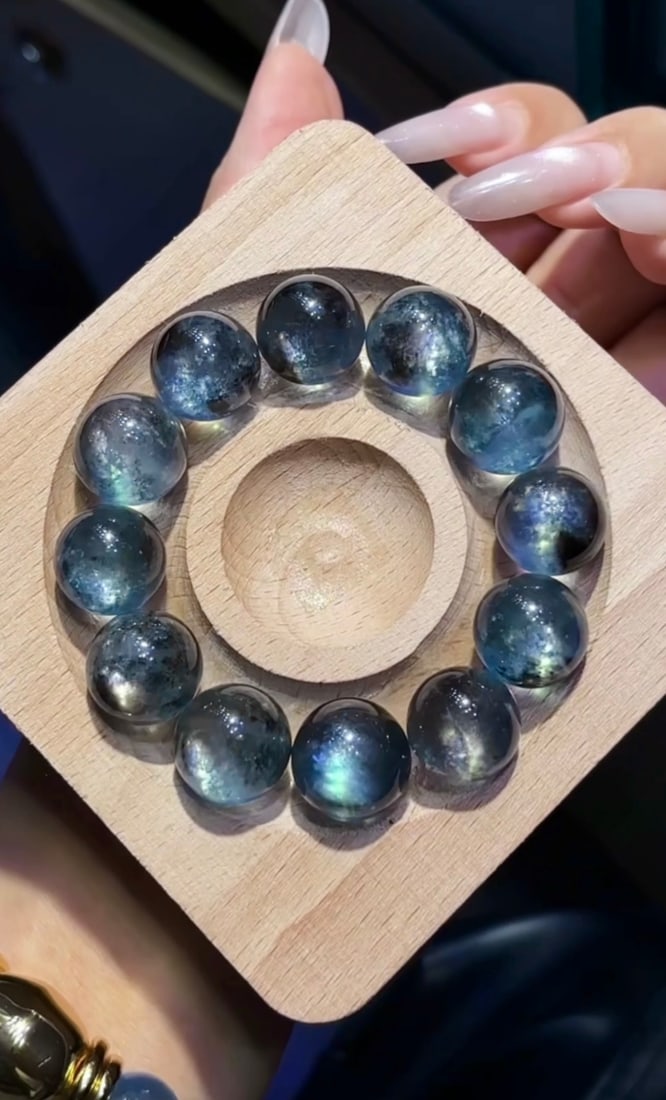 An Exquisite Aquamarine Bracelets - 2