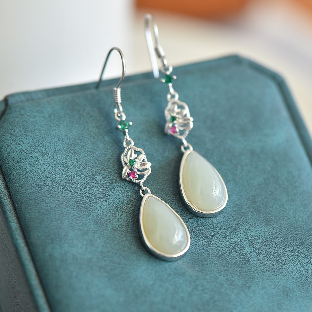 A Pair of Exquisite Sterling Silver Inlaid White Jade Earrings,Inlaid Diamonds: A Pair of Exquisite Sterling Silver Inlaid White Jade Earrings,Inlaid Diamonds,Size:8mmx14mm 一对纯银镶白玉耳环,嵌钻石