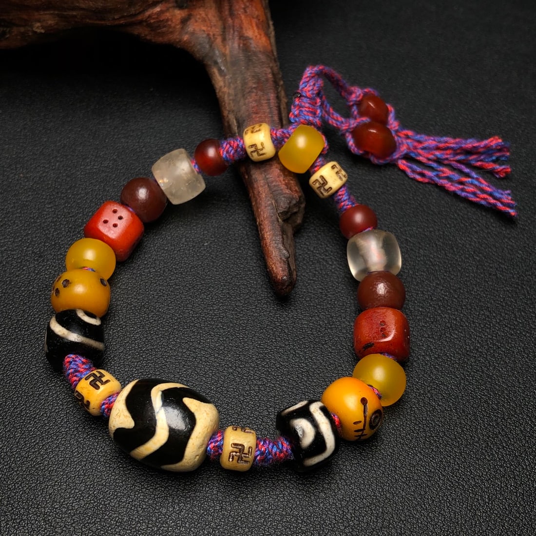 An Exquisite Multi-Gem Bracelets - 3