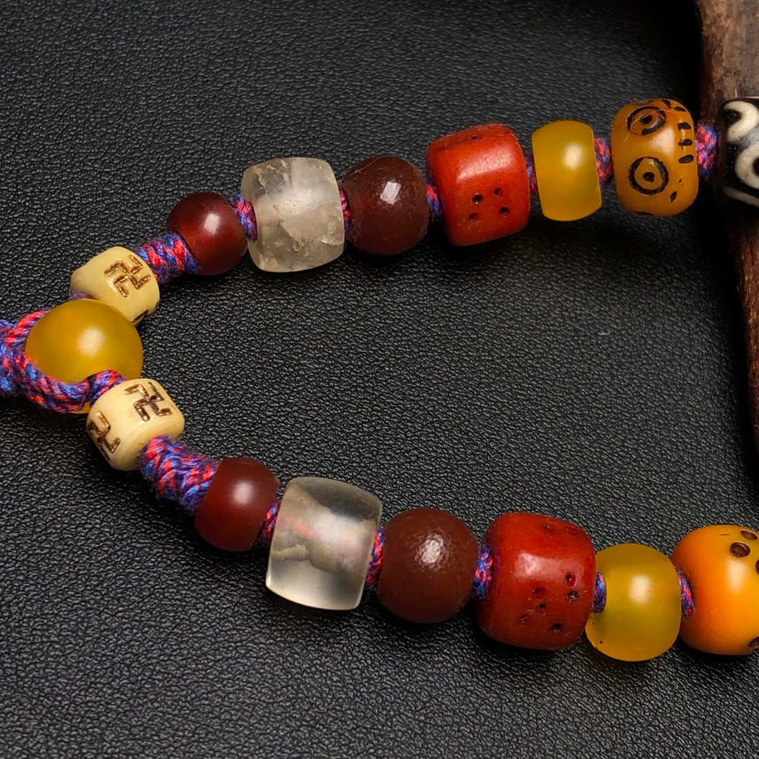 An Exquisite Multi-Gem Bracelets - 8