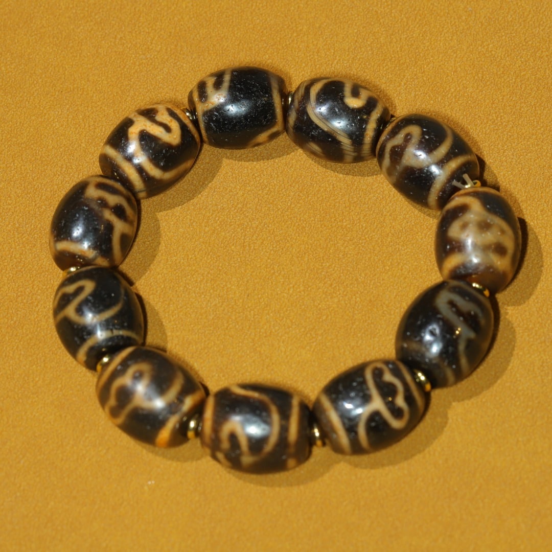 An Exquisite Dzi Bead Bracelets - 2