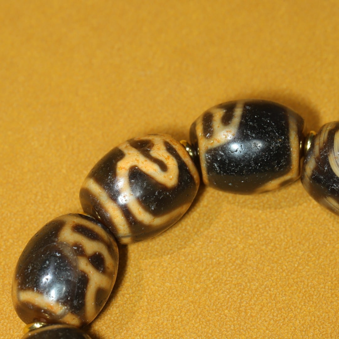 An Exquisite Dzi Bead Bracelets - 3