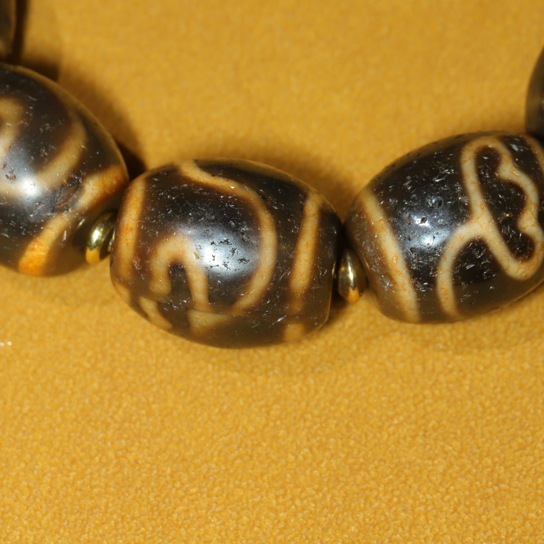 An Exquisite Dzi Bead Bracelets - 4