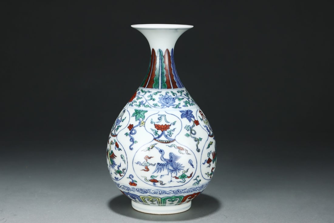 An Exquisite Doucai Auspicious Cloud and Crane Pattern Vase - 3