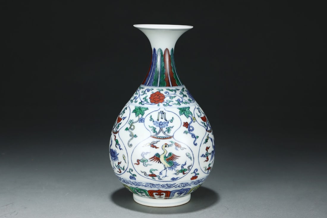 An Exquisite Doucai Auspicious Cloud and Crane Pattern Vase - 4