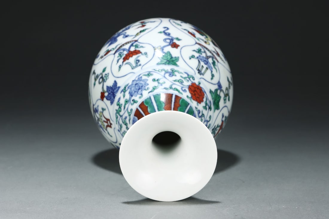 An Exquisite Doucai Auspicious Cloud and Crane Pattern Vase - 6