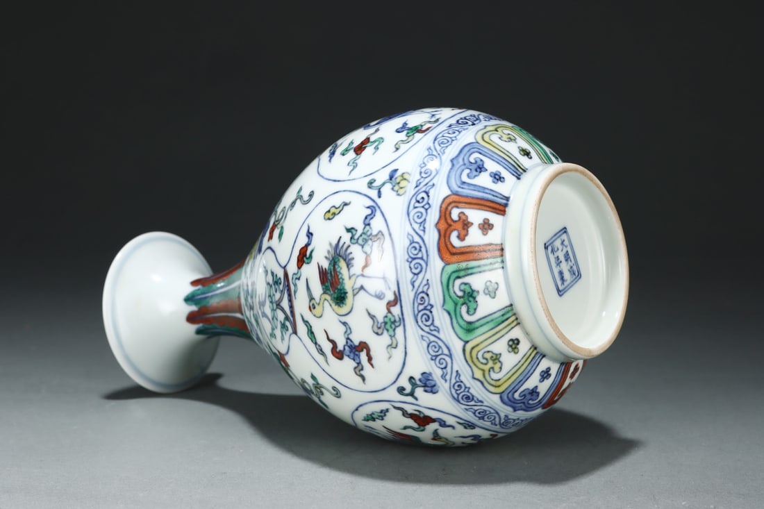 An Exquisite Doucai Auspicious Cloud and Crane Pattern Vase - 7