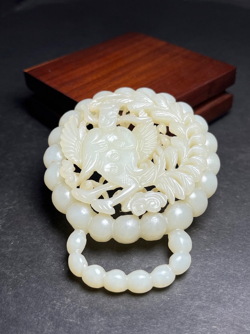 An Exquisite White Jade Figure Pattern Ornament (1 of 7)