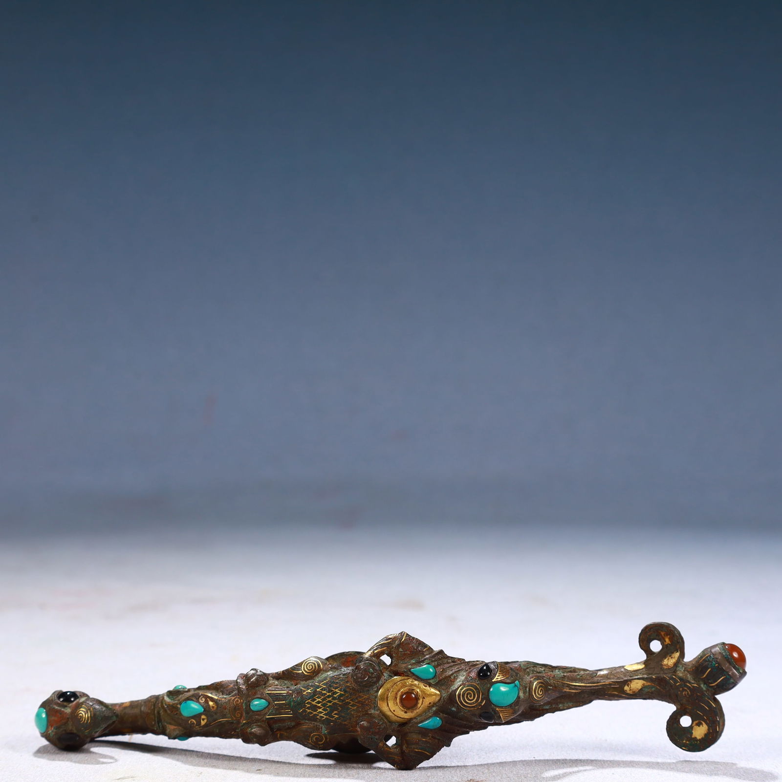 An Archaic Bronze Inlaid Gold Beast-head Hook,Inlaid Turquoise,With Inscription: An Archaic Bronze Inlaid Gold Beast-head Hook,Inlaid Turquoise,With Inscription,Qing Dynasty, China,Size:6.3inx1.2inx0.8in,Weight:150g 