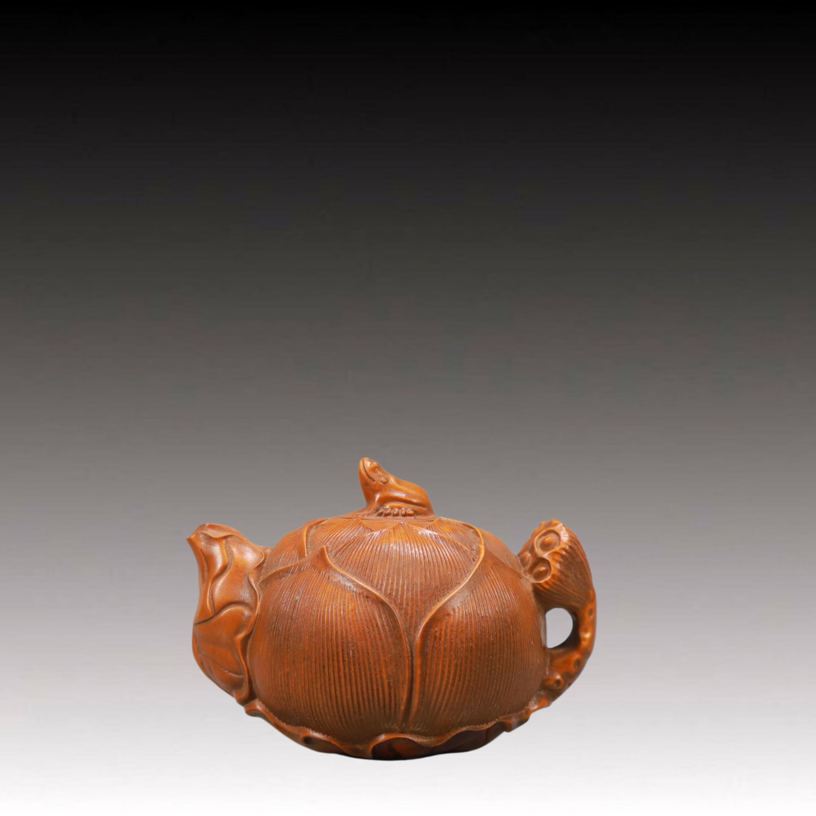 An Exquisite Boxwood Lotus Pattern Teapot: An Exquisite Boxwood Lotus Pattern Teapot,Qing Dynasty,China,Size:2.1inx2.8in,Weight:100g 黄杨木莲花纹茶壶,中国清代