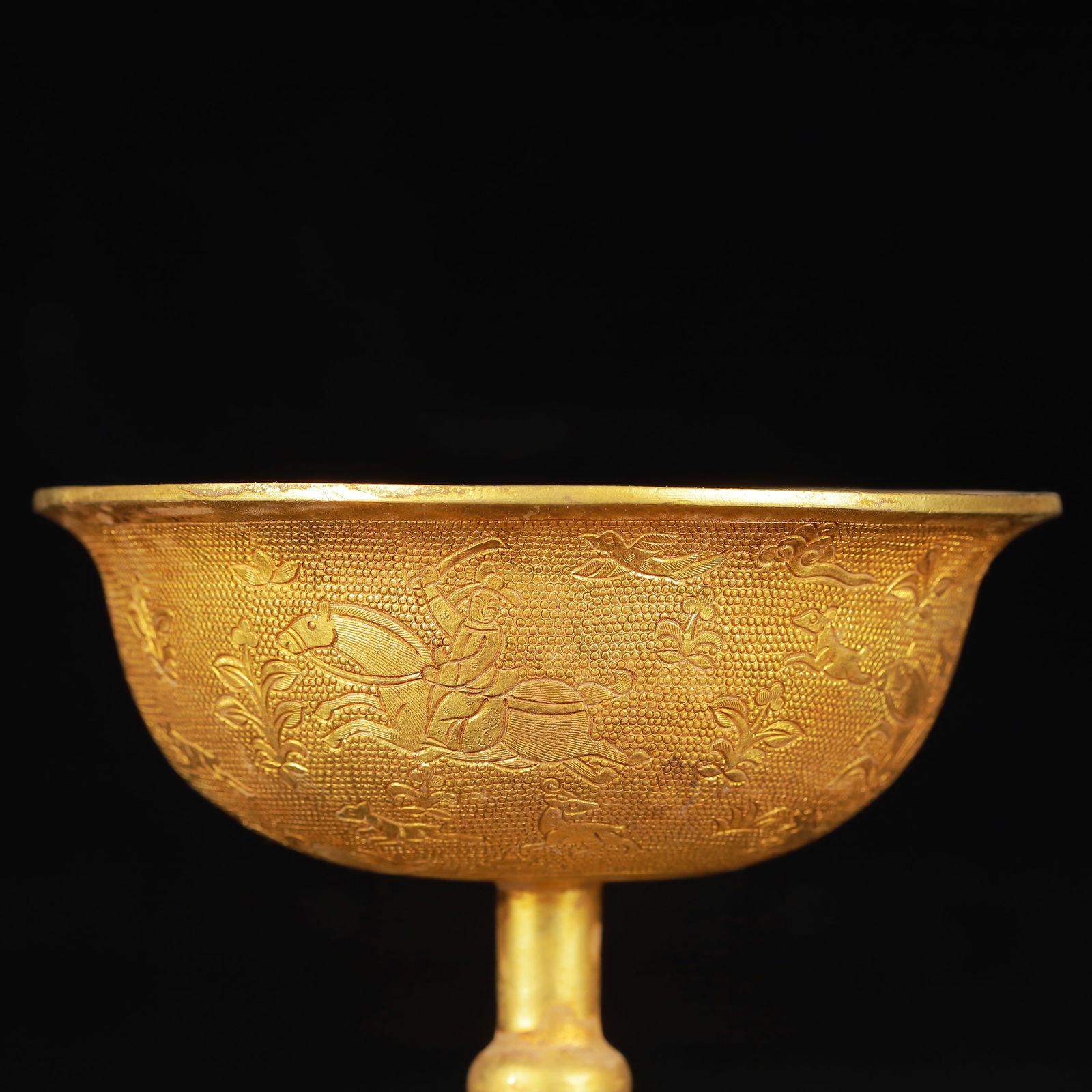 An Exquisite Gilt Bronze Figure Pattern Cup - 2