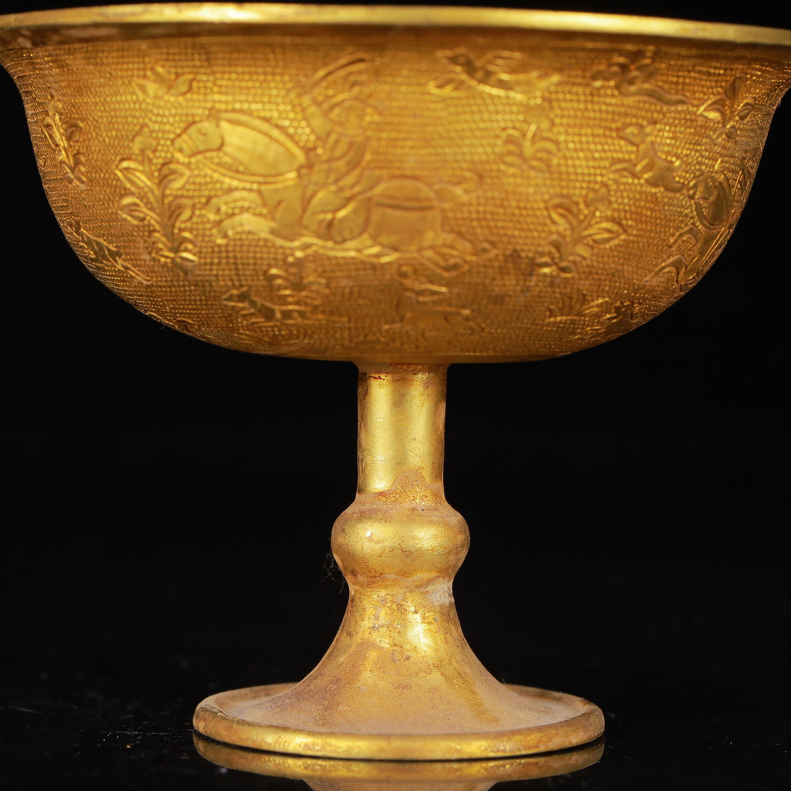 An Exquisite Gilt Bronze Figure Pattern Cup - 3