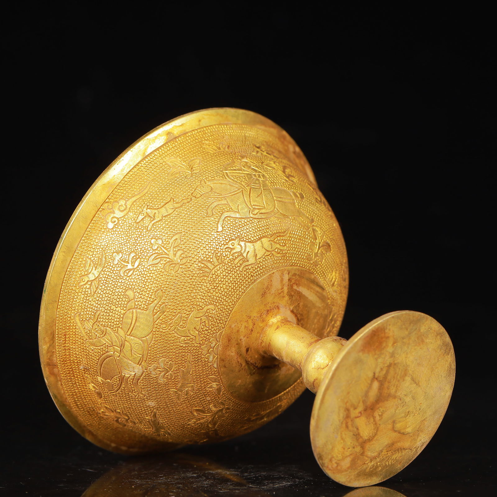 An Exquisite Gilt Bronze Figure Pattern Cup - 8