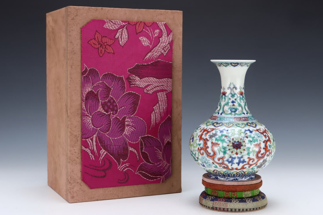 An Exquisite Doucai Lotus Pattern Vase (1 of 8)