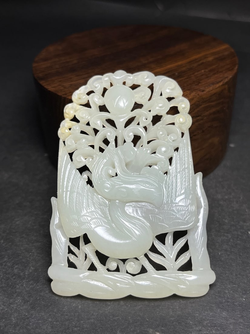 An Exquisite White Jade Phoenix Pattern Hand Piece (1 of 7)