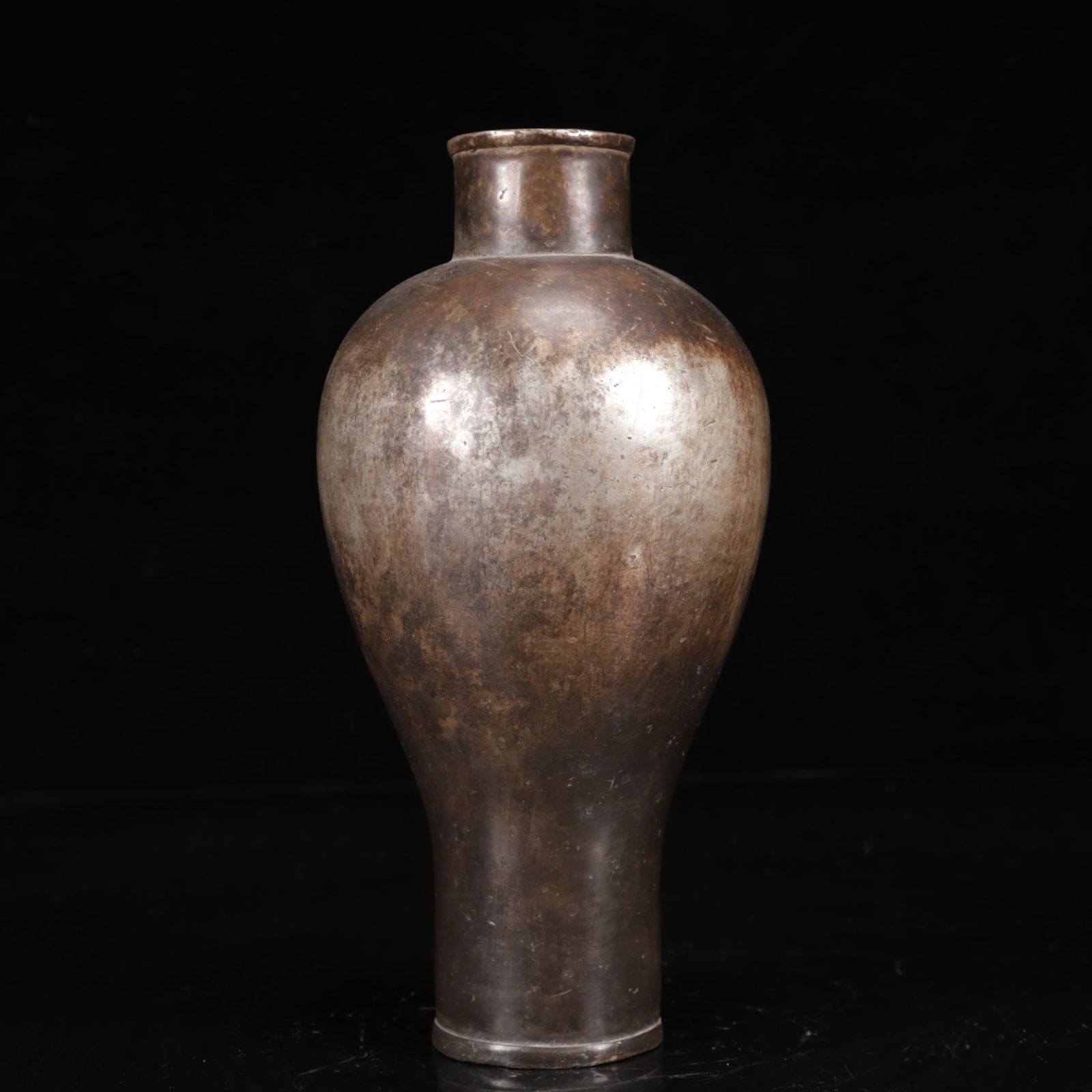 An Exquisite Silver Vase - 3