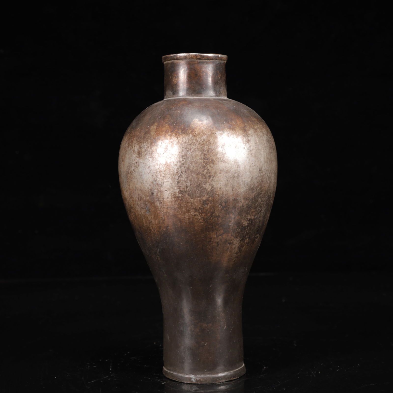 An Exquisite Silver Vase - 6