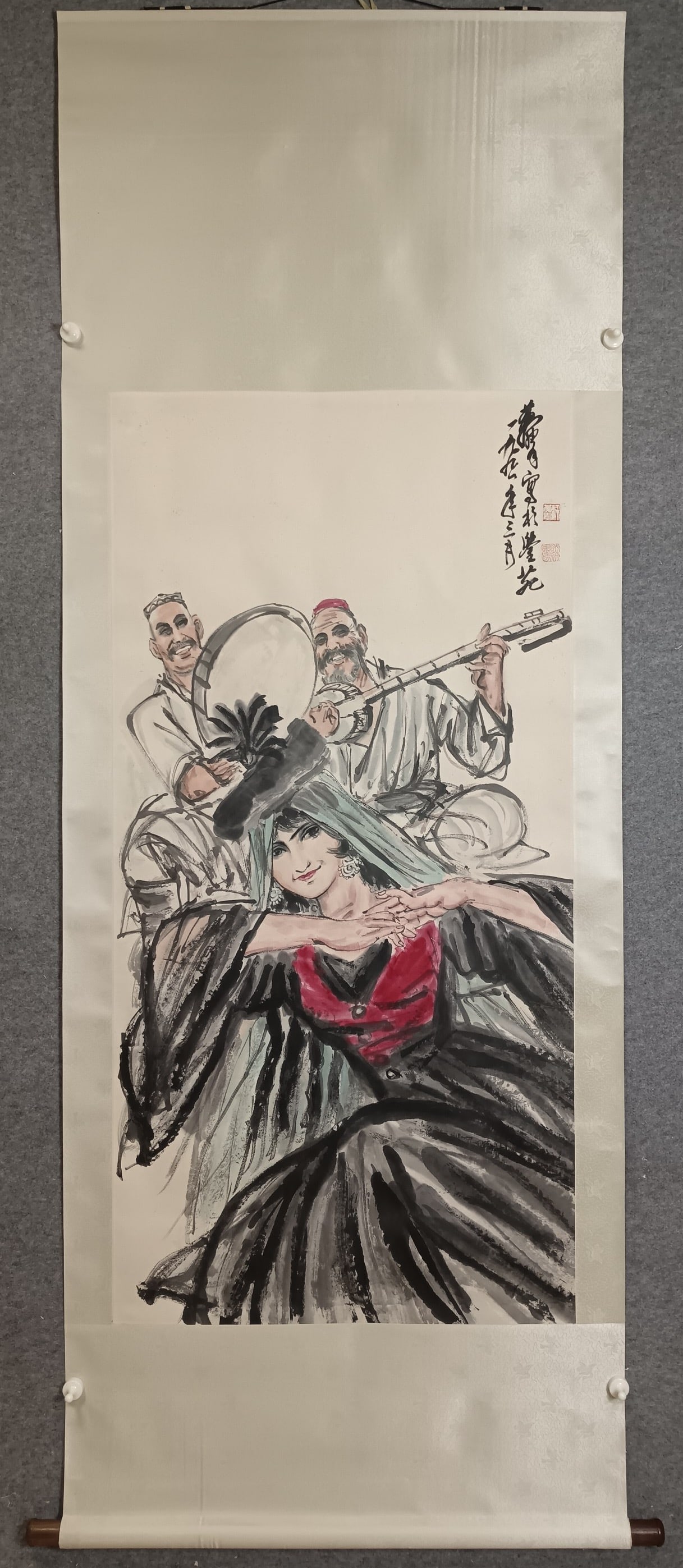 A Chinese Vertical Scroll Ink Painting of Figure on Paper: A Chinese Vertical Scroll Ink Painting of Figure on Paper,Huang Zhou,Size:26.4inx54.3in 一幅中国水墨人物画立轴,黄胄