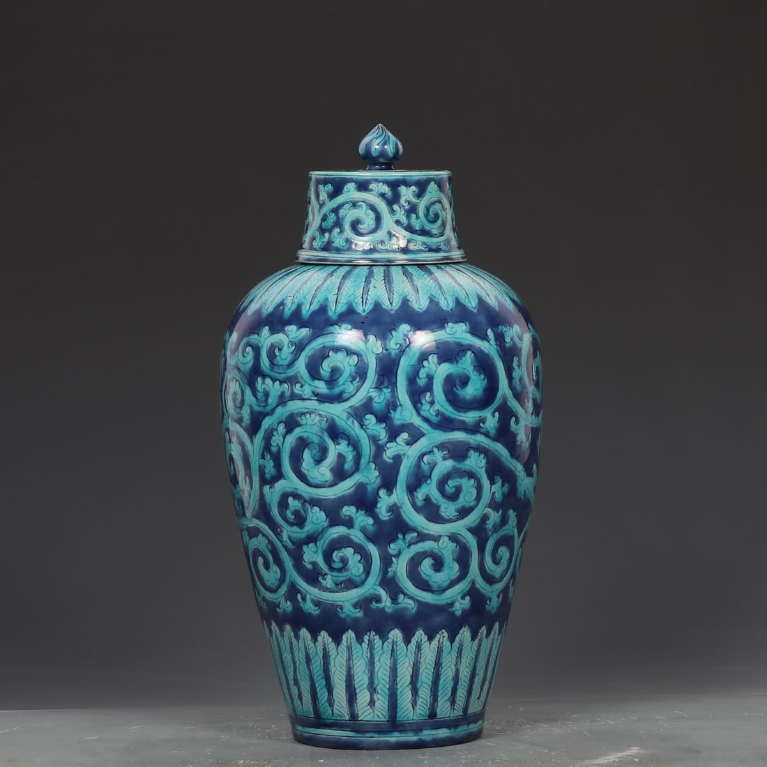 An Exquisite Blue Ground Green Glazed Lotus Pattern Bottle - 5