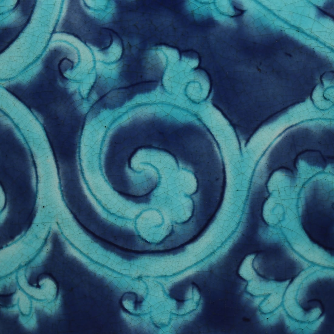 An Exquisite Blue Ground Green Glazed Lotus Pattern Bottle - 6