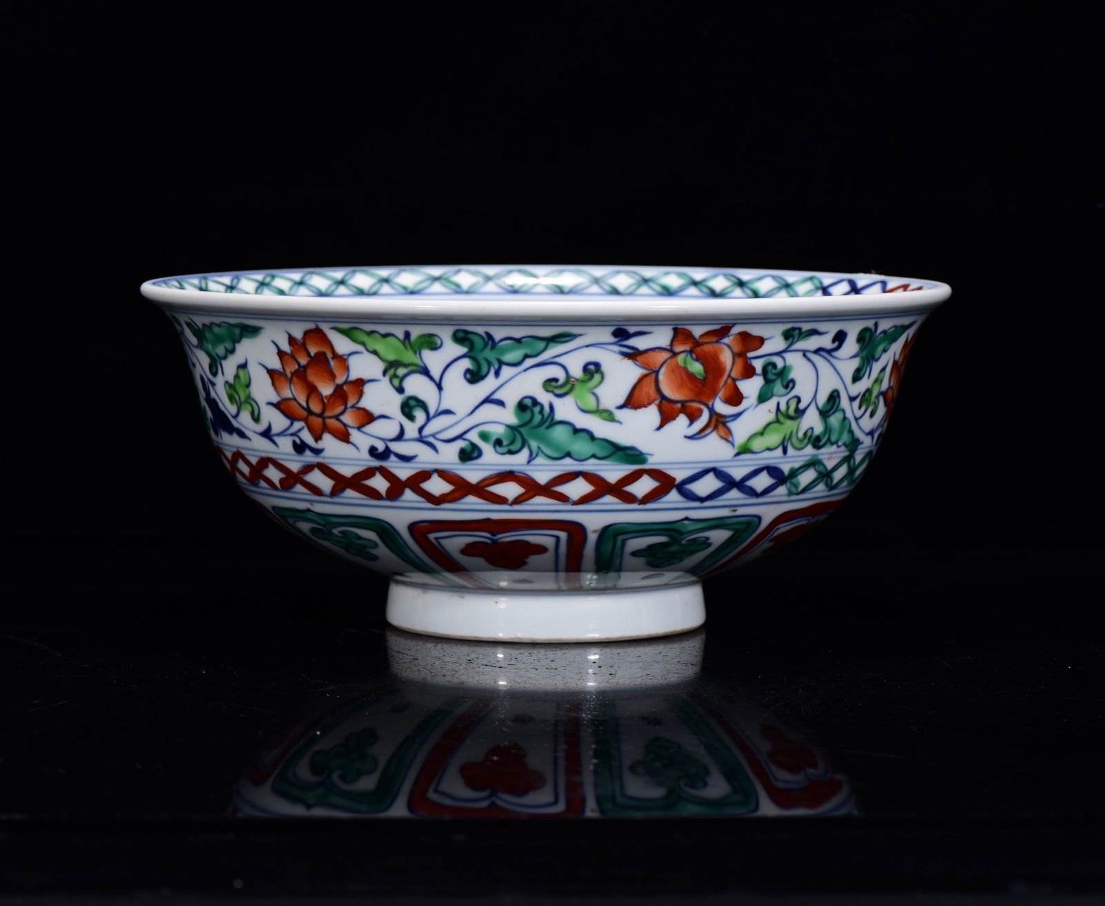 An Exquisite Wucai Lotus Pattern Bowl - 2