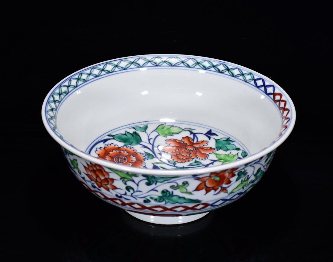 An Exquisite Wucai Lotus Pattern Bowl - 3